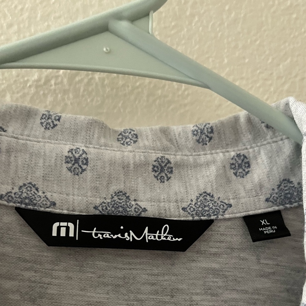 Travis Mathew Men's Short Sleeve XL Golf Athletic Shirt - Picture 2 of 4